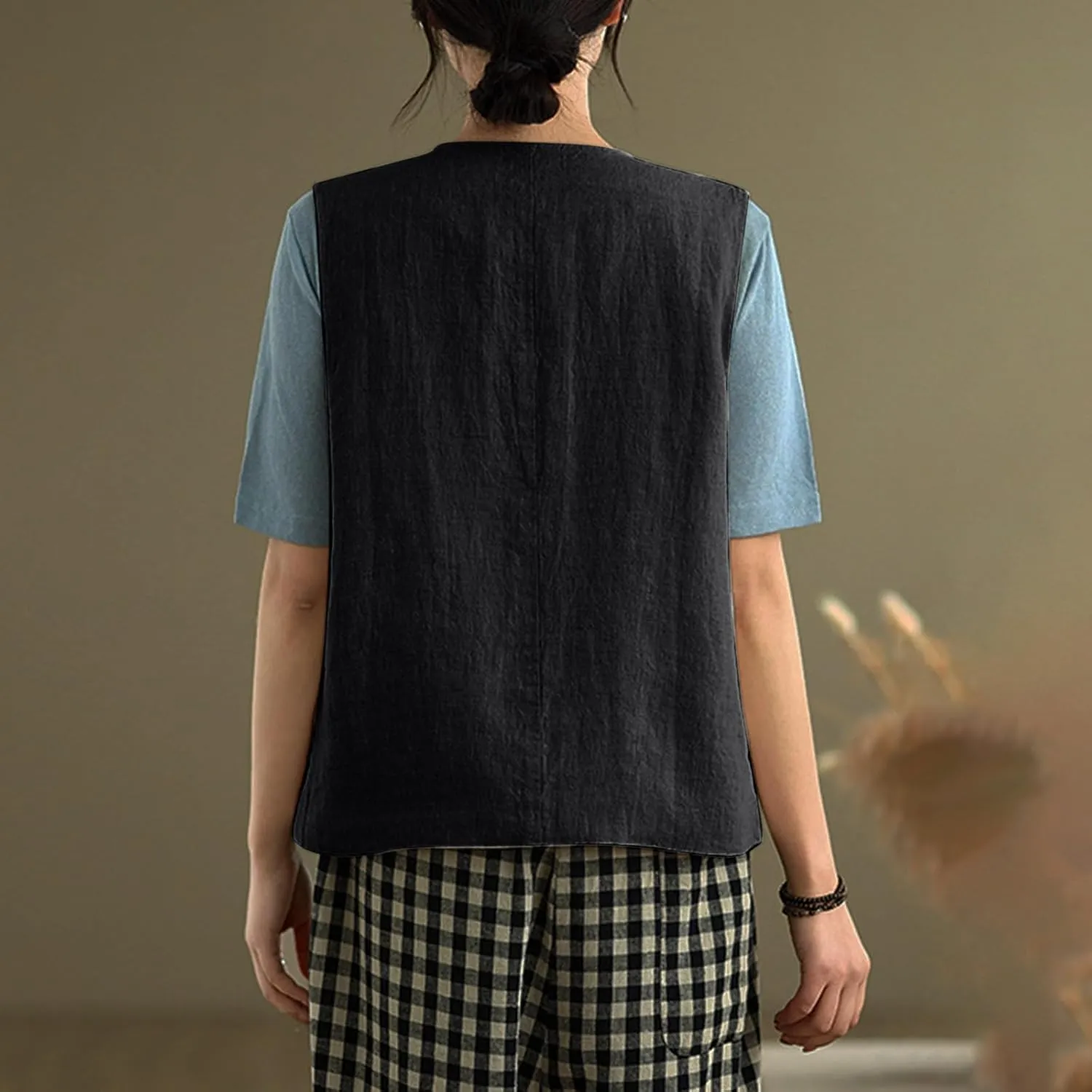 2025 Women Cotton Linen Vests Summer Casual Sleeveless Button Up Tops with Pockets Solid Loose Lightweight Vest Tees