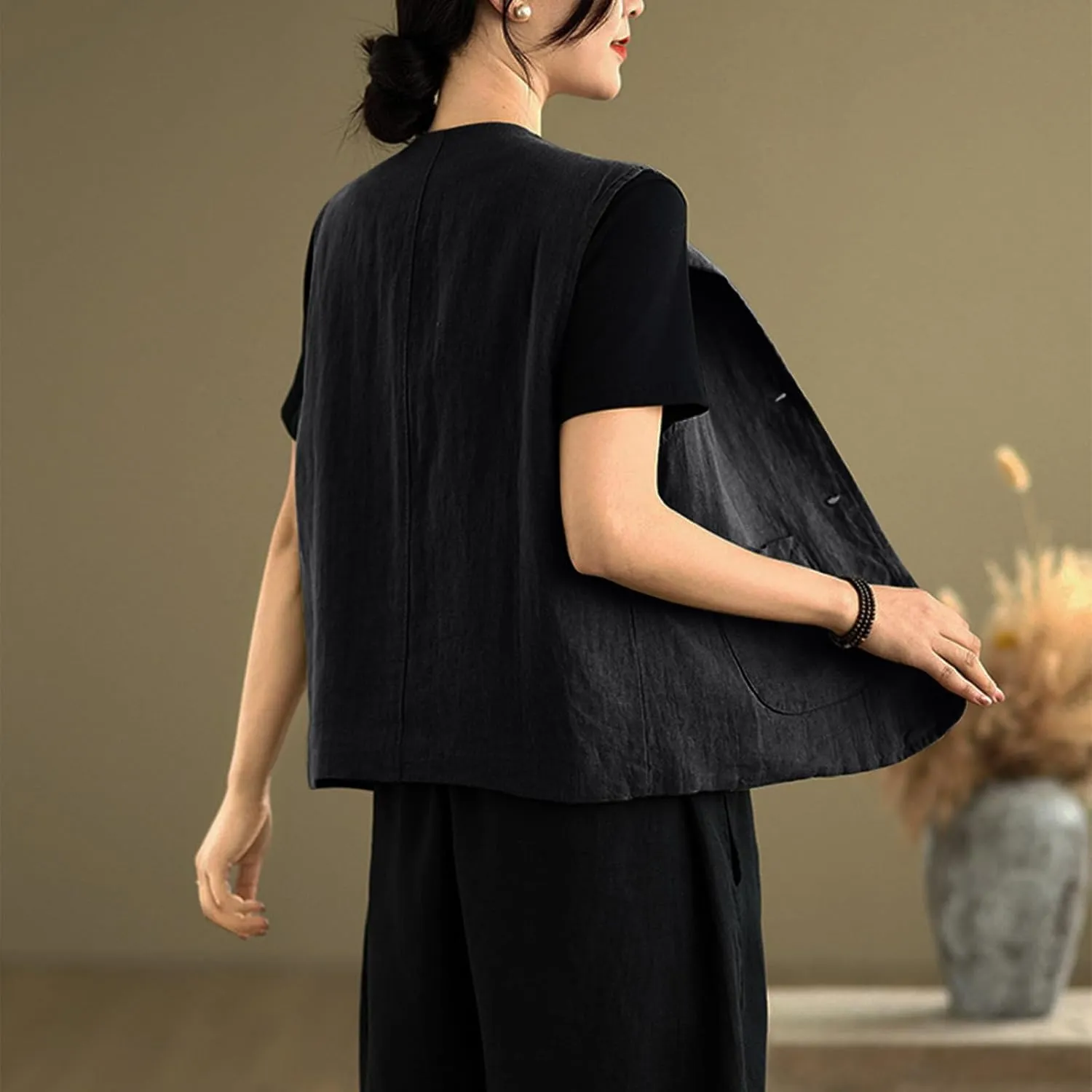 2025 Women Cotton Linen Vests Summer Casual Sleeveless Button Up Tops with Pockets Solid Loose Lightweight Vest Tees